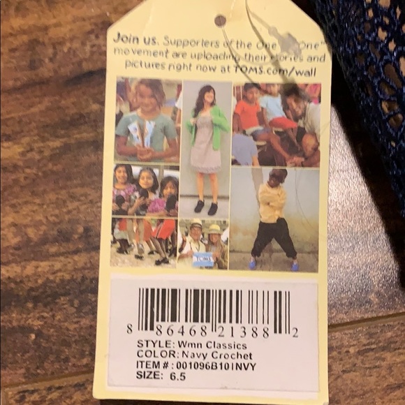 Toms - Picture 2 of 2